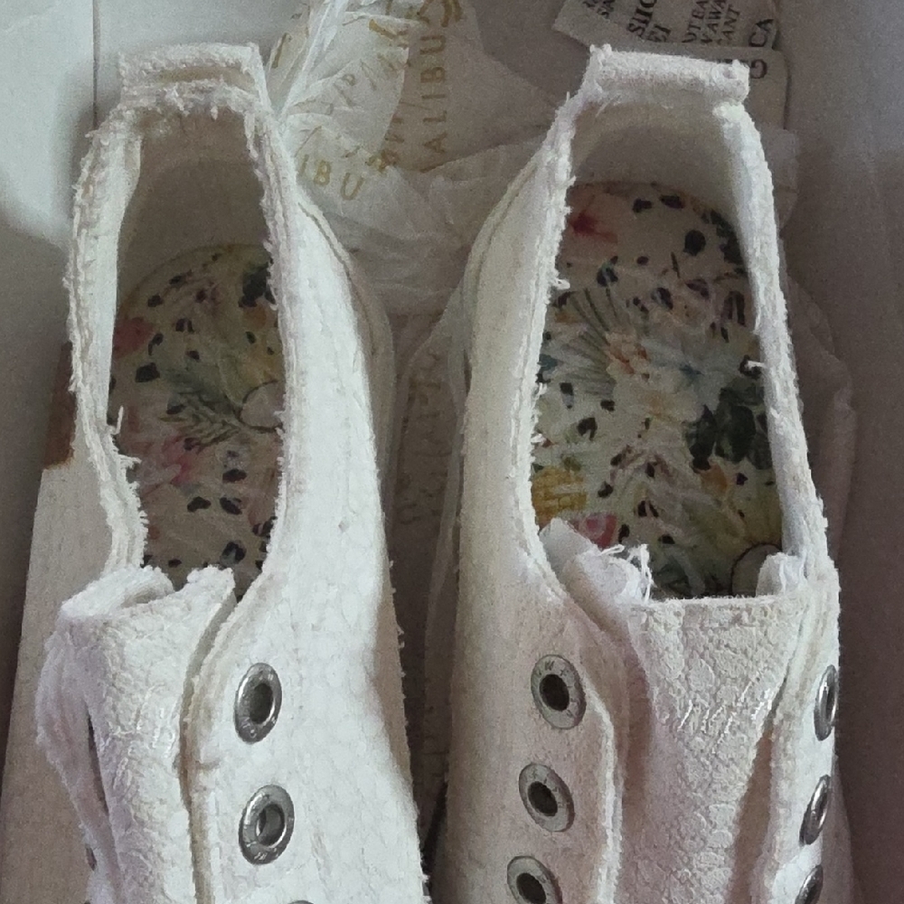 Blowfish Textured White Sneakers - Picture 3 of 5
